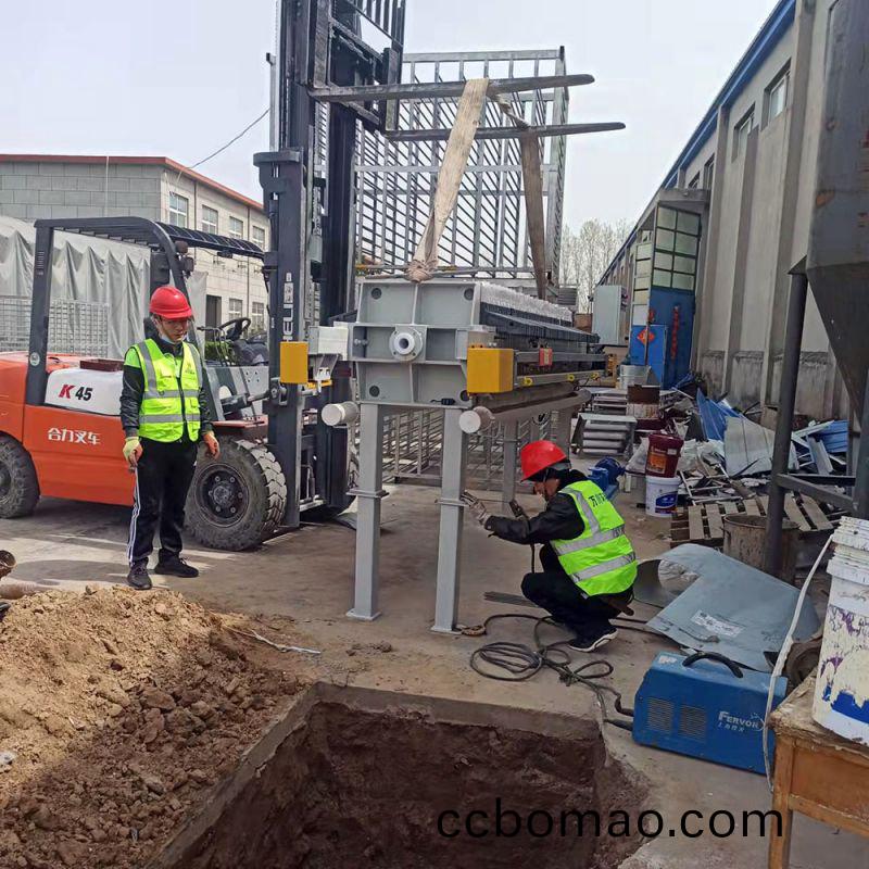 汚泥的(de)危(wei)害(hai)及常見處理方灋