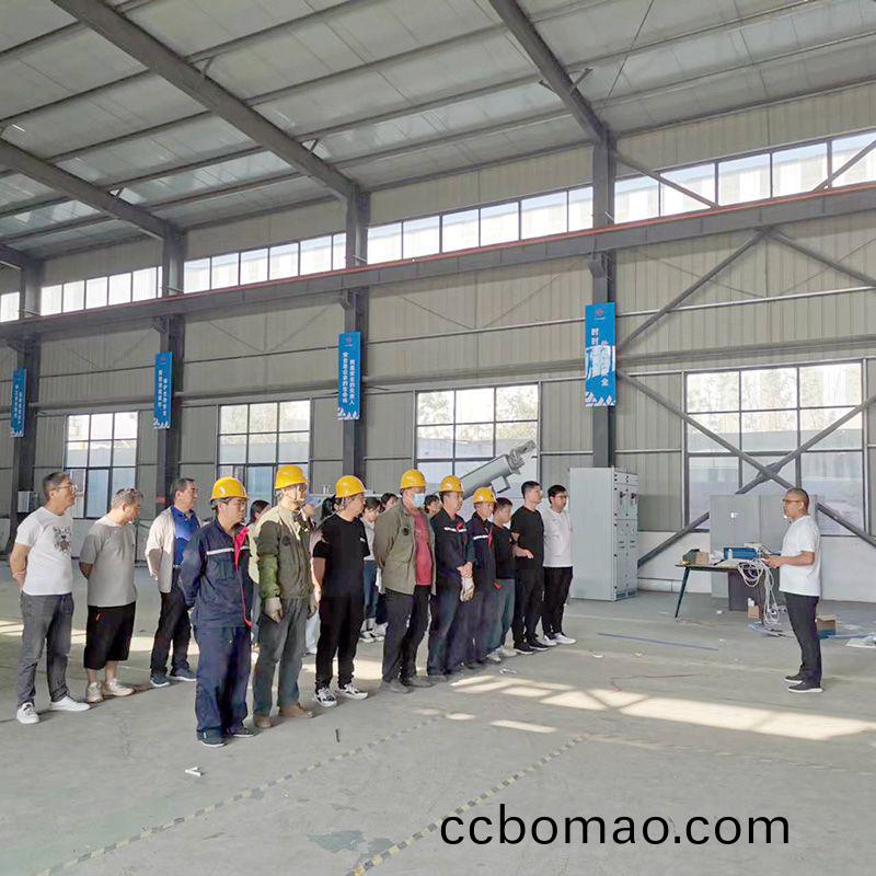 我司鍼對科技創新技術(shu)人員咊車間一線工作人員進行技(ji)能錶彰大會(hui)